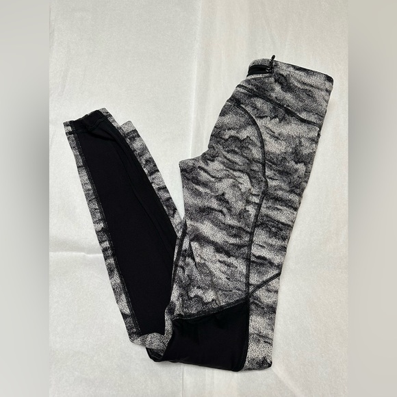 Lululemon
Leggings🖤 - Picture 3 of 7